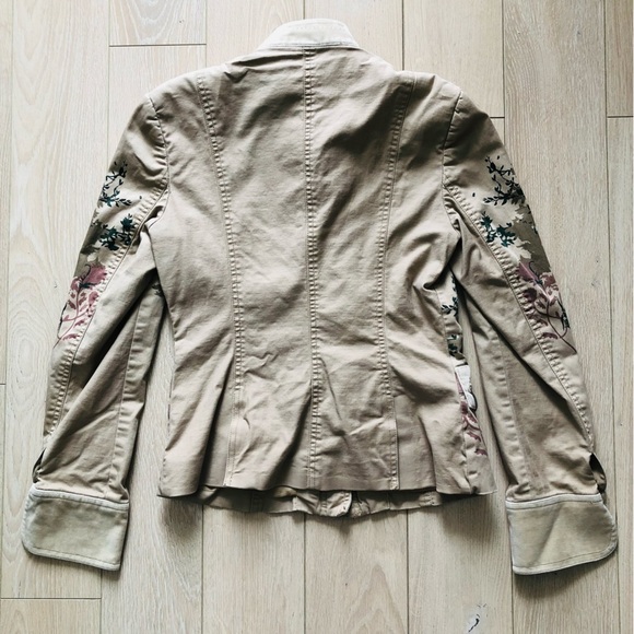 Tristan & Iseut Beige Crochet Detailed Plant Print Jacket - Picture 2 of 11
